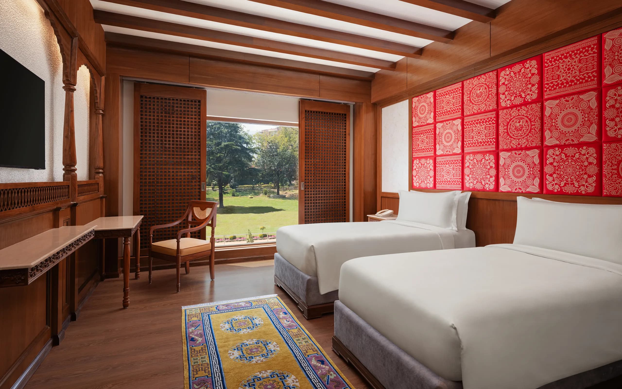 1 KIng Bed with Garden View Room