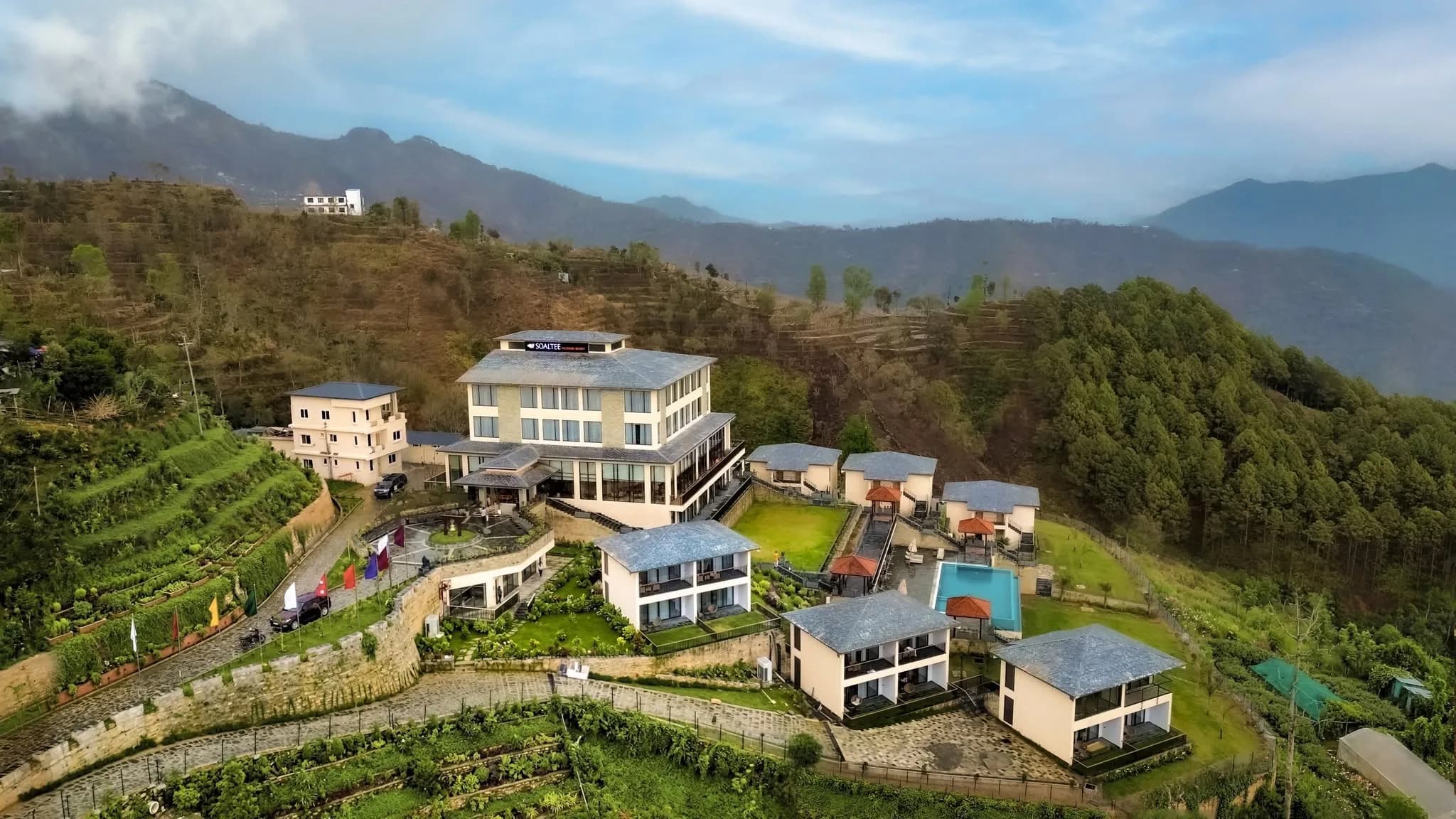 Luxury Hotel Near Kurintar