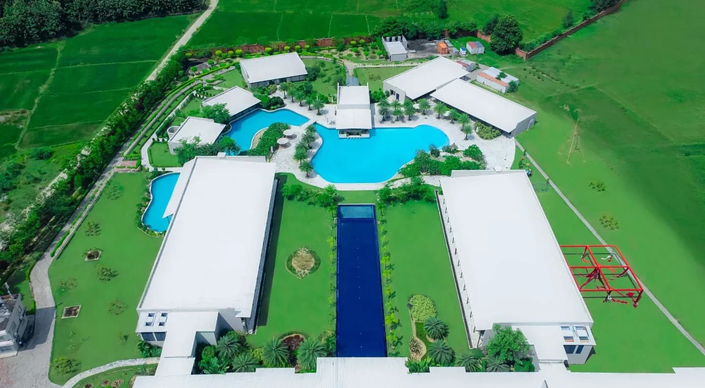 Biggest Swimming Pool in Nepa isl in the Tiger Palace by Soaltee