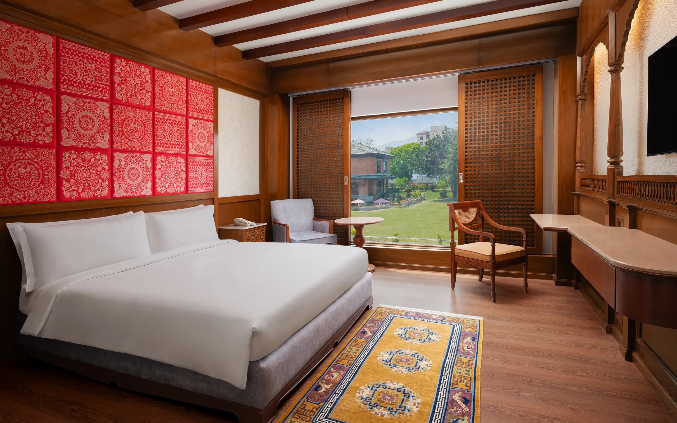 1 King Bed with Garden View