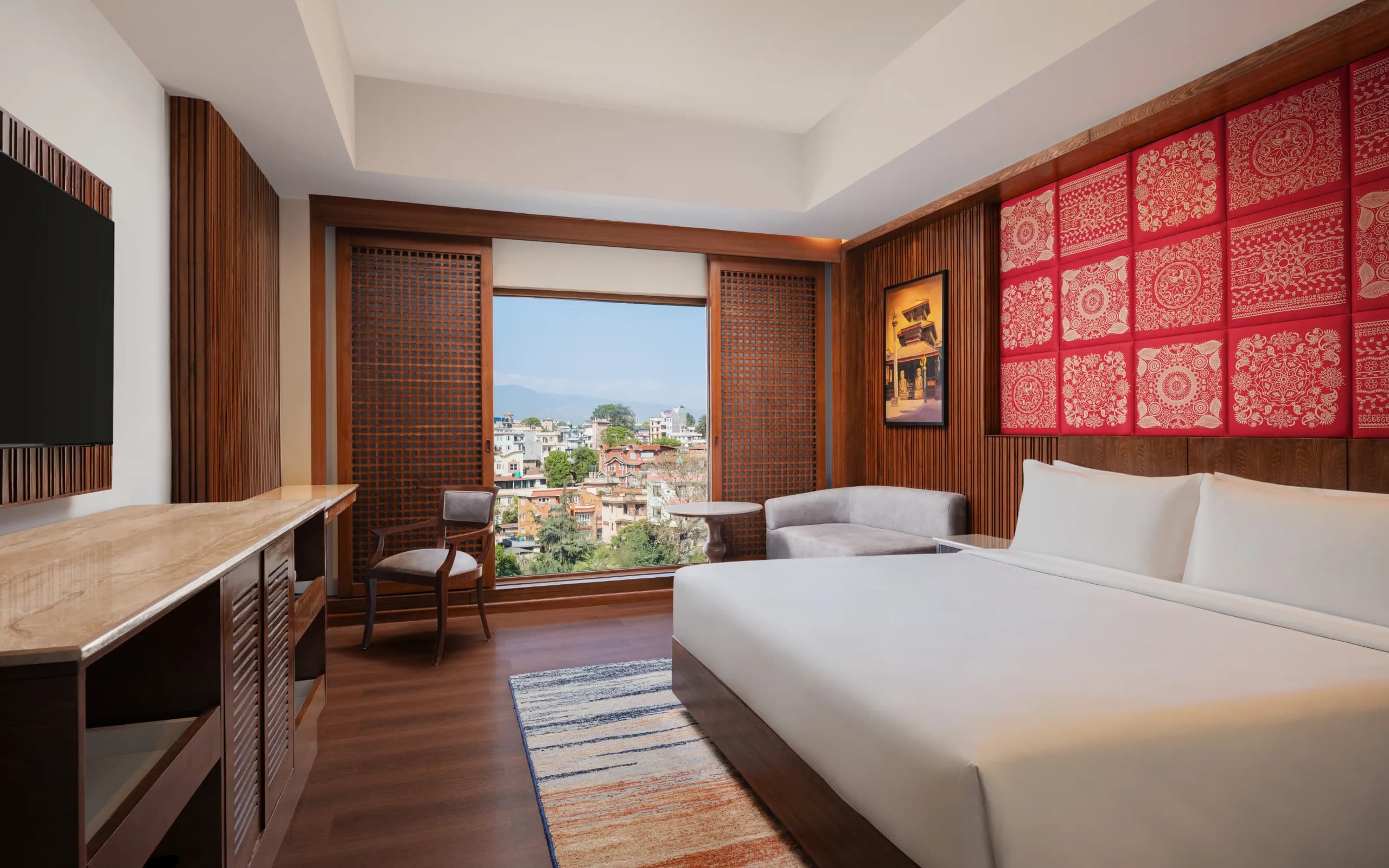 1 king Bed with Club Access